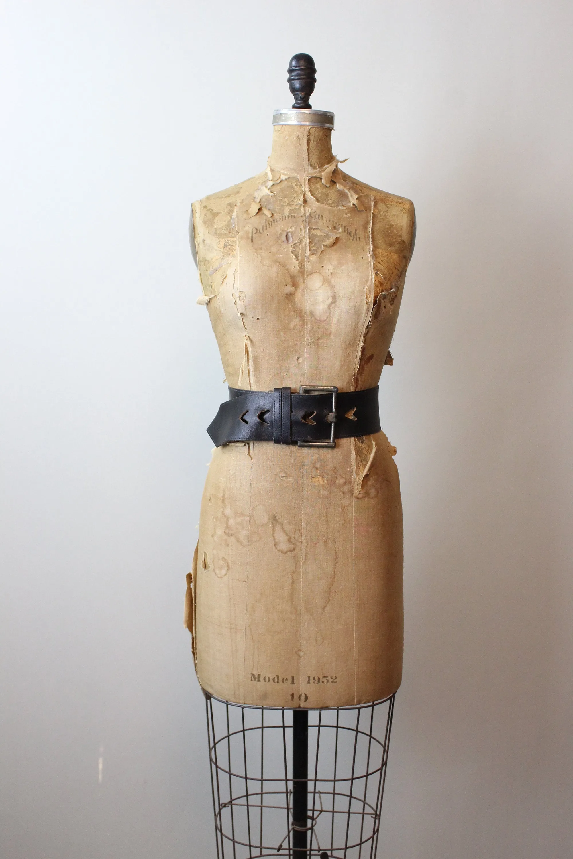 1980s ARROW cutout wide BELT small medium | new spring summer